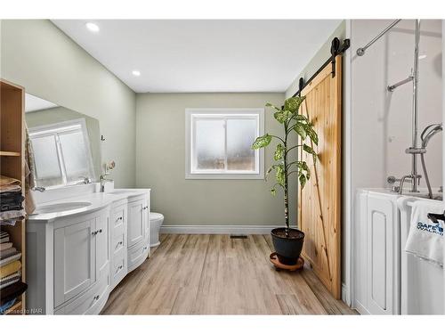 196 Martin Street, Welland, ON - Indoor Photo Showing Bathroom