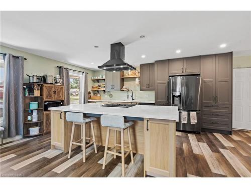 196 Martin Street, Welland, ON - Indoor Photo Showing Kitchen With Upgraded Kitchen