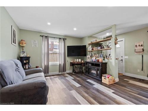 196 Martin Street, Welland, ON - Indoor Photo Showing Living Room With Fireplace