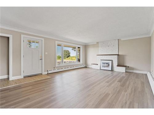 540 Concession 1 Road, Niagara-On-The-Lake, ON - Indoor Photo Showing Living Room With Fireplace