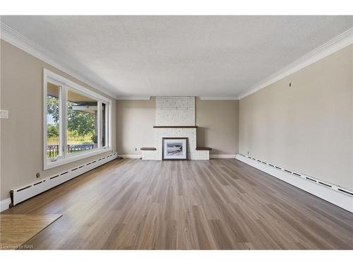 540 Concession 1 Road, Niagara-On-The-Lake, ON - Indoor Photo Showing Living Room With Fireplace