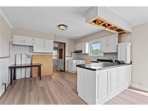 540 Concession 1 Road, Niagara-On-The-Lake, ON - Indoor Photo Showing Kitchen