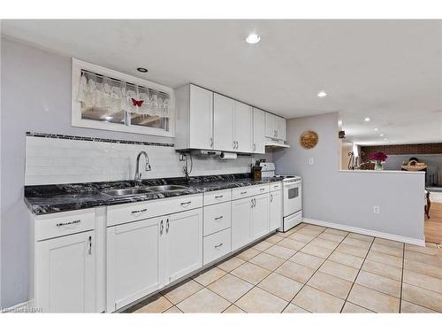 540 Concession 1 Road, Niagara-On-The-Lake, ON - Indoor Photo Showing Kitchen With Double Sink