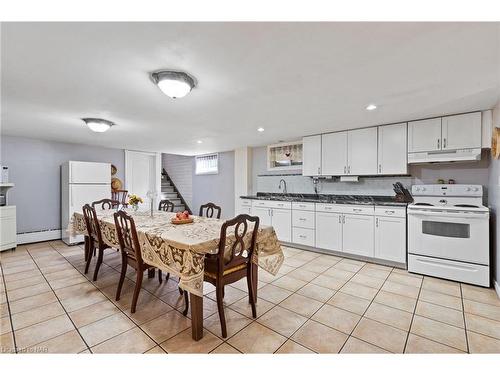 540 Concession 1 Road, Niagara-On-The-Lake, ON - Indoor Photo Showing Kitchen