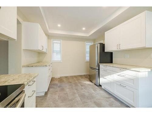 216 Russell Avenue, St. Catharines, ON - Indoor Photo Showing Kitchen