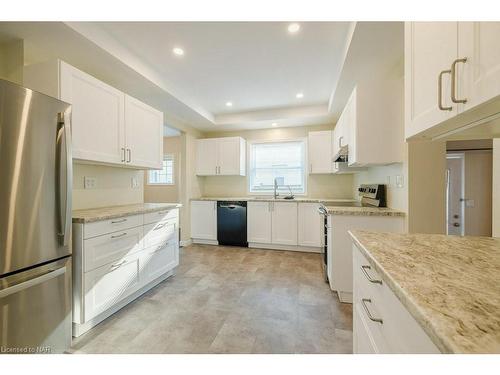 216 Russell Avenue, St. Catharines, ON - Indoor Photo Showing Kitchen