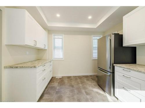 216 Russell Avenue, St. Catharines, ON - Indoor Photo Showing Kitchen