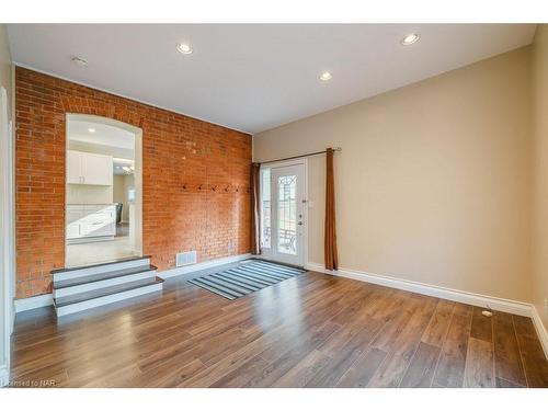 216 Russell Avenue, St. Catharines, ON - Indoor Photo Showing Other Room