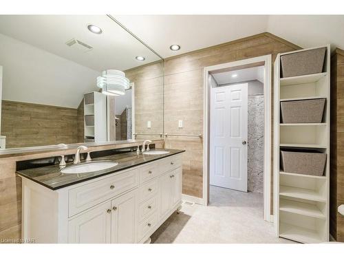 216 Russell Avenue, St. Catharines, ON - Indoor Photo Showing Bathroom