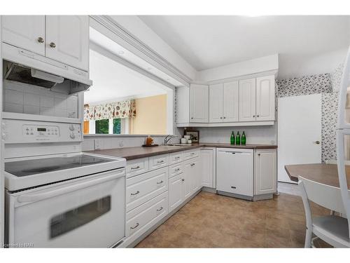 11 Elm Ridge Drive, St. Catharines, ON - Indoor Photo Showing Kitchen