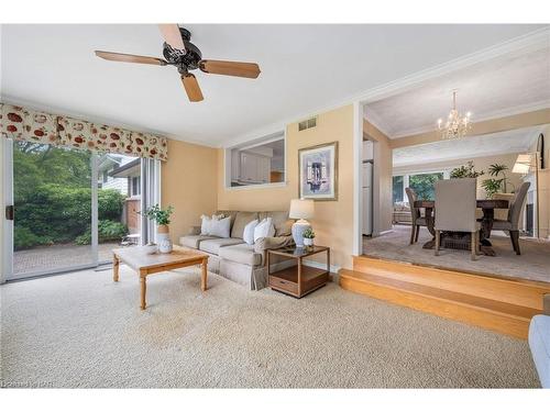 11 Elm Ridge Drive, St. Catharines, ON - Indoor Photo Showing Living Room