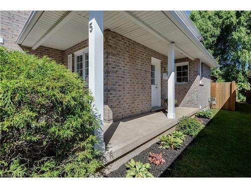 5 Saddler Street, Fonthill, ON - Outdoor