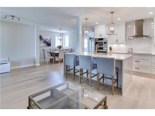 5 Saddler Street, Fonthill, ON - Indoor Photo Showing Kitchen With Upgraded Kitchen