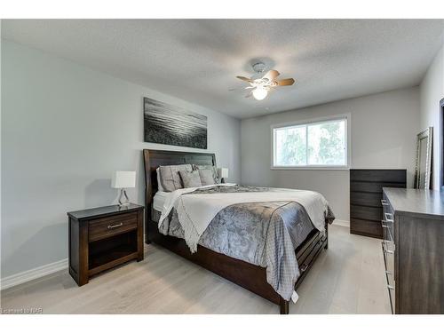 5 Saddler Street, Fonthill, ON - Indoor Photo Showing Bedroom