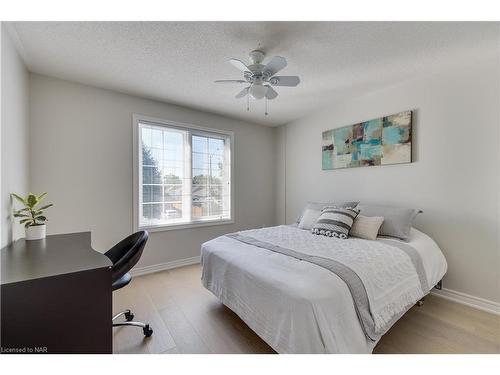 5 Saddler Street, Fonthill, ON - Indoor Photo Showing Bedroom