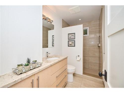 1681 Macdonald Drive, Fort Erie, ON - Indoor Photo Showing Bathroom