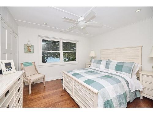 1681 Macdonald Drive, Fort Erie, ON - Indoor Photo Showing Bedroom