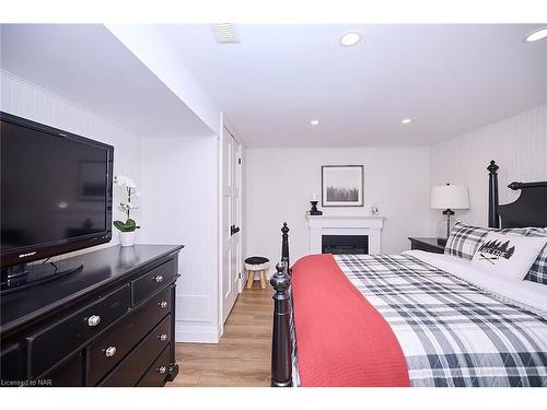 1681 Macdonald Drive, Fort Erie, ON - Indoor Photo Showing Bedroom