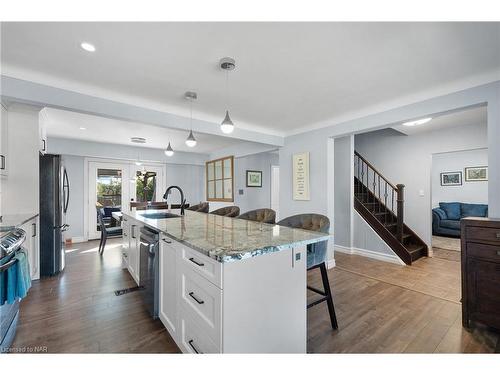 163 Champlain Drive, Fort Erie, ON - Indoor Photo Showing Kitchen With Stainless Steel Kitchen With Upgraded Kitchen