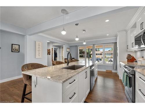 163 Champlain Drive, Fort Erie, ON - Indoor Photo Showing Kitchen With Upgraded Kitchen