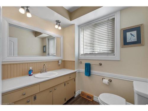 163 Champlain Drive, Fort Erie, ON - Indoor Photo Showing Bathroom