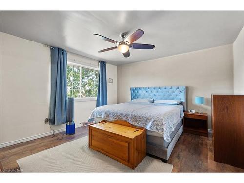 163 Champlain Drive, Fort Erie, ON - Indoor Photo Showing Bedroom