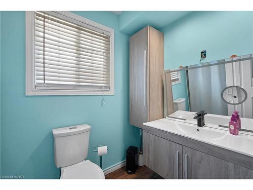 163 Champlain Drive, Fort Erie, ON - Indoor Photo Showing Bathroom