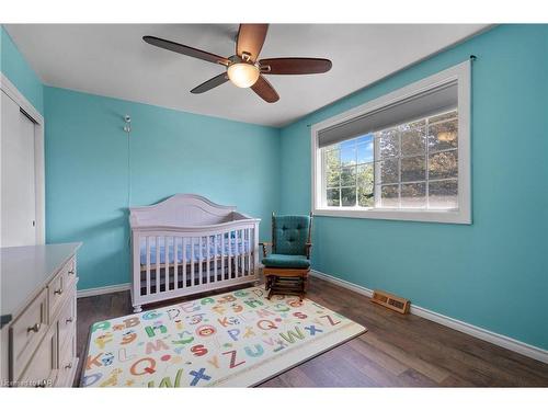 163 Champlain Drive, Fort Erie, ON - Indoor Photo Showing Bedroom