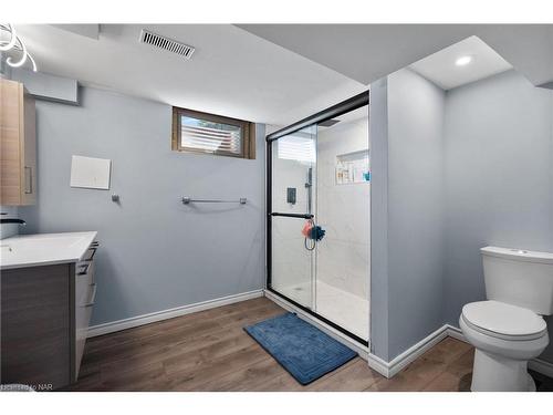 163 Champlain Drive, Fort Erie, ON - Indoor Photo Showing Bathroom