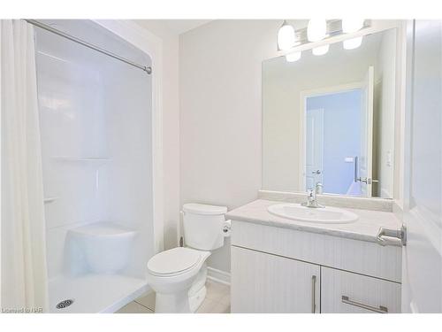 17 Hawthorn Avenue, Thorold, ON - Indoor Photo Showing Bathroom