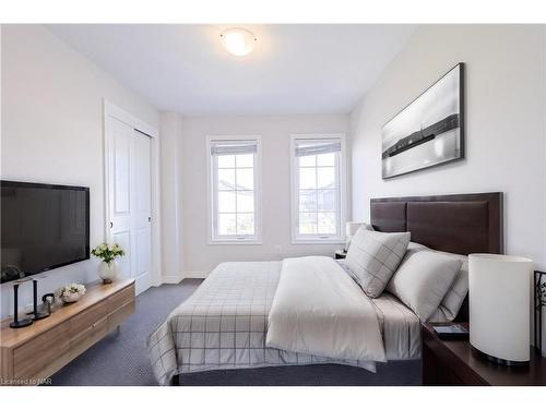 17 Hawthorn Avenue, Thorold, ON - Indoor Photo Showing Bedroom