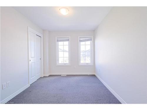 17 Hawthorn Avenue, Thorold, ON - Indoor Photo Showing Other Room