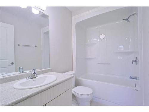 17 Hawthorn Avenue, Thorold, ON - Indoor Photo Showing Bathroom