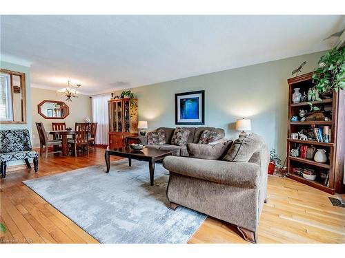 37 Bendingroad Crescent, St. Catharines, ON - Indoor Photo Showing Living Room