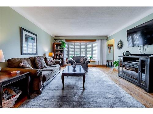 37 Bendingroad Crescent, St. Catharines, ON - Indoor Photo Showing Living Room