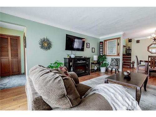 37 Bendingroad Crescent, St. Catharines, ON - Indoor Photo Showing Living Room