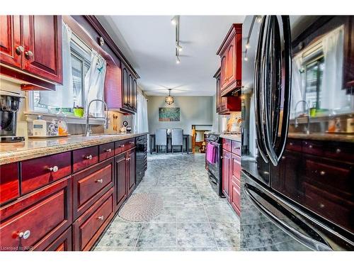 37 Bendingroad Crescent, St. Catharines, ON - Indoor Photo Showing Kitchen