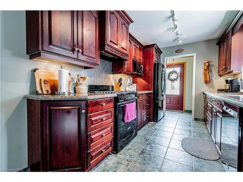 37 Bendingroad Crescent, St. Catharines, ON - Indoor Photo Showing Kitchen