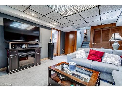 37 Bendingroad Crescent, St. Catharines, ON - Indoor Photo Showing Living Room