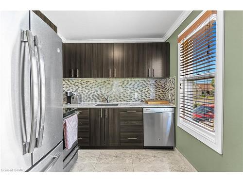 19 Campbell Avenue, St. Catharines, ON - Indoor Photo Showing Kitchen With Upgraded Kitchen