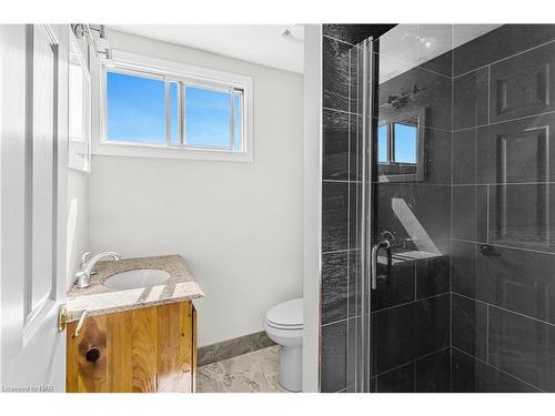 19 Campbell Avenue, St. Catharines, ON - Indoor Photo Showing Bathroom