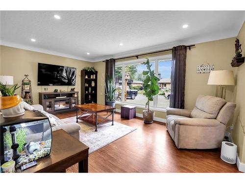 3 Cherrylane Drive, St. Catharines, ON - Indoor Photo Showing Living Room