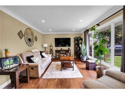 3 Cherrylane Drive, St. Catharines, ON - Indoor Photo Showing Living Room