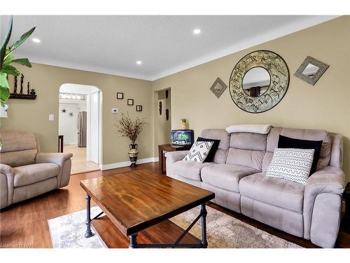 3 Cherrylane Drive, St. Catharines, ON - Indoor Photo Showing Living Room