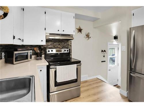 3 Cherrylane Drive, St. Catharines, ON - Indoor Photo Showing Kitchen