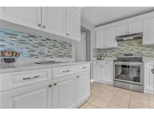 9349 Madison Crescent, Niagara Falls, ON - Indoor Photo Showing Kitchen With Upgraded Kitchen