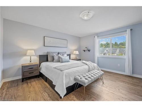 9349 Madison Crescent, Niagara Falls, ON - Indoor Photo Showing Bedroom