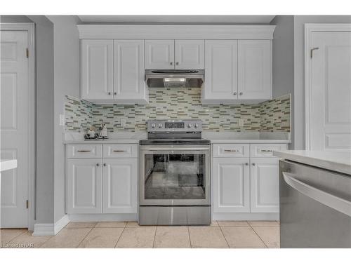 9349 Madison Crescent, Niagara Falls, ON - Indoor Photo Showing Kitchen