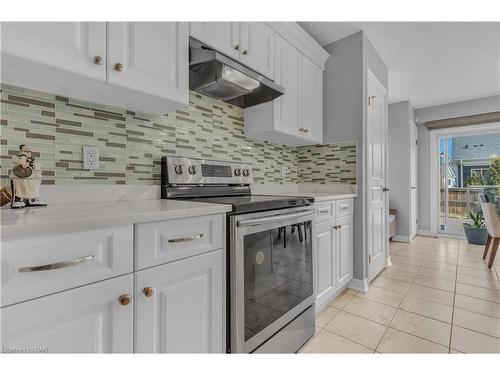 9349 Madison Crescent, Niagara Falls, ON - Indoor Photo Showing Kitchen