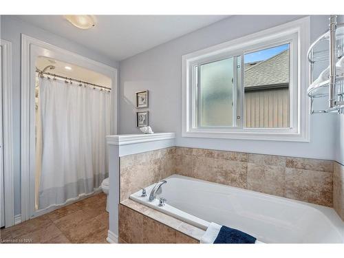 9349 Madison Crescent, Niagara Falls, ON - Indoor Photo Showing Bathroom